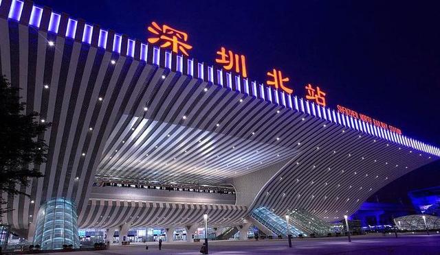 深圳北站物業(yè)定制鴻杰利防滑標(biāo)線貼用于出租車通道口